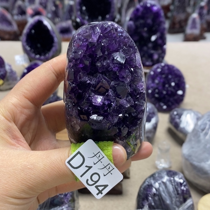 未镶嵌水晶大型摆件（非配饰）