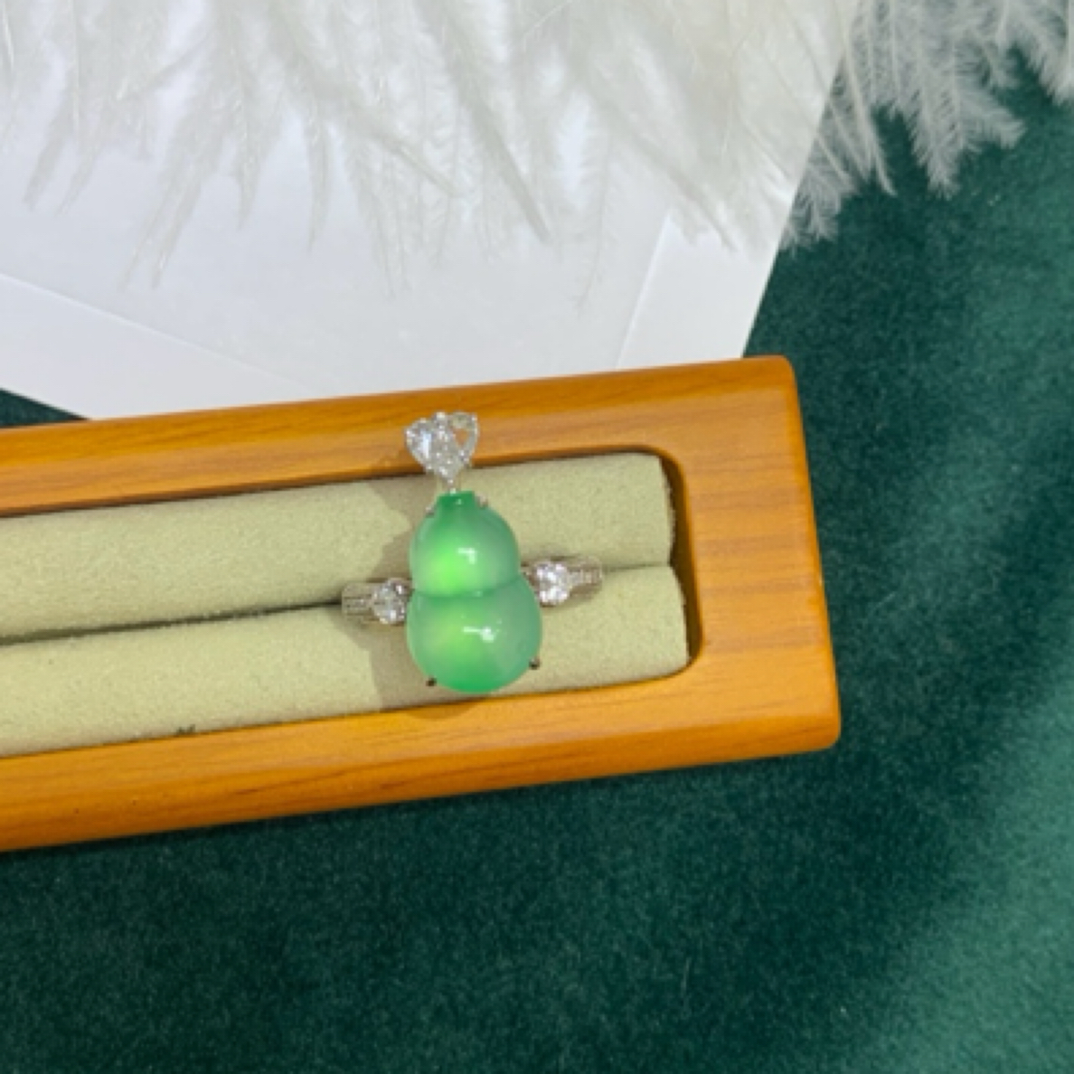 天然缅甸A货翡翠 高冰甜绿起光葫芦戒指吊坠两用款