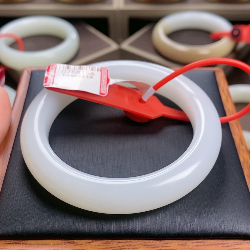 【闪购商品】和田玉未镶嵌手镯无*