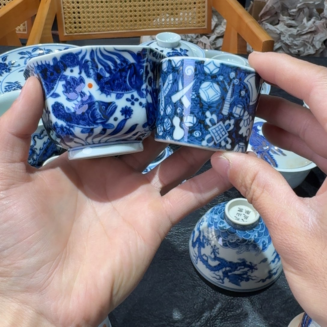 甘****景德镇陶瓷。           