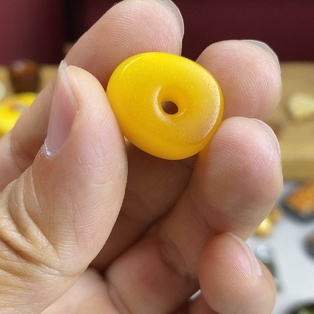 t***t琥珀未镶嵌颈饰白花马蹄珠