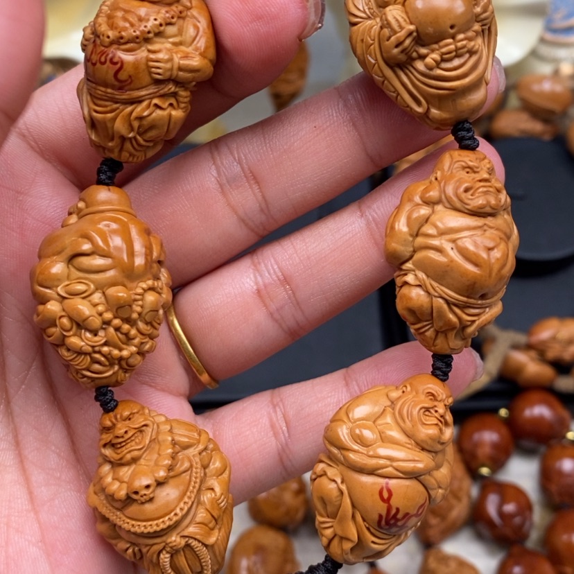 【闪购商品】橄榄核吊坠转***车橄榄手工雕刻工艺