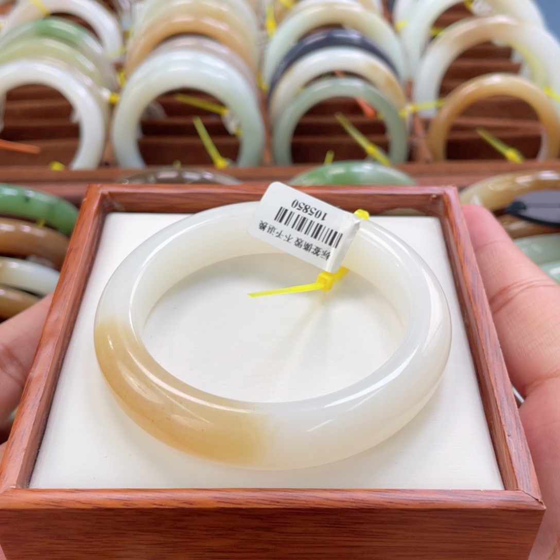 【闪购商品】和田玉手镯未镶嵌强*57