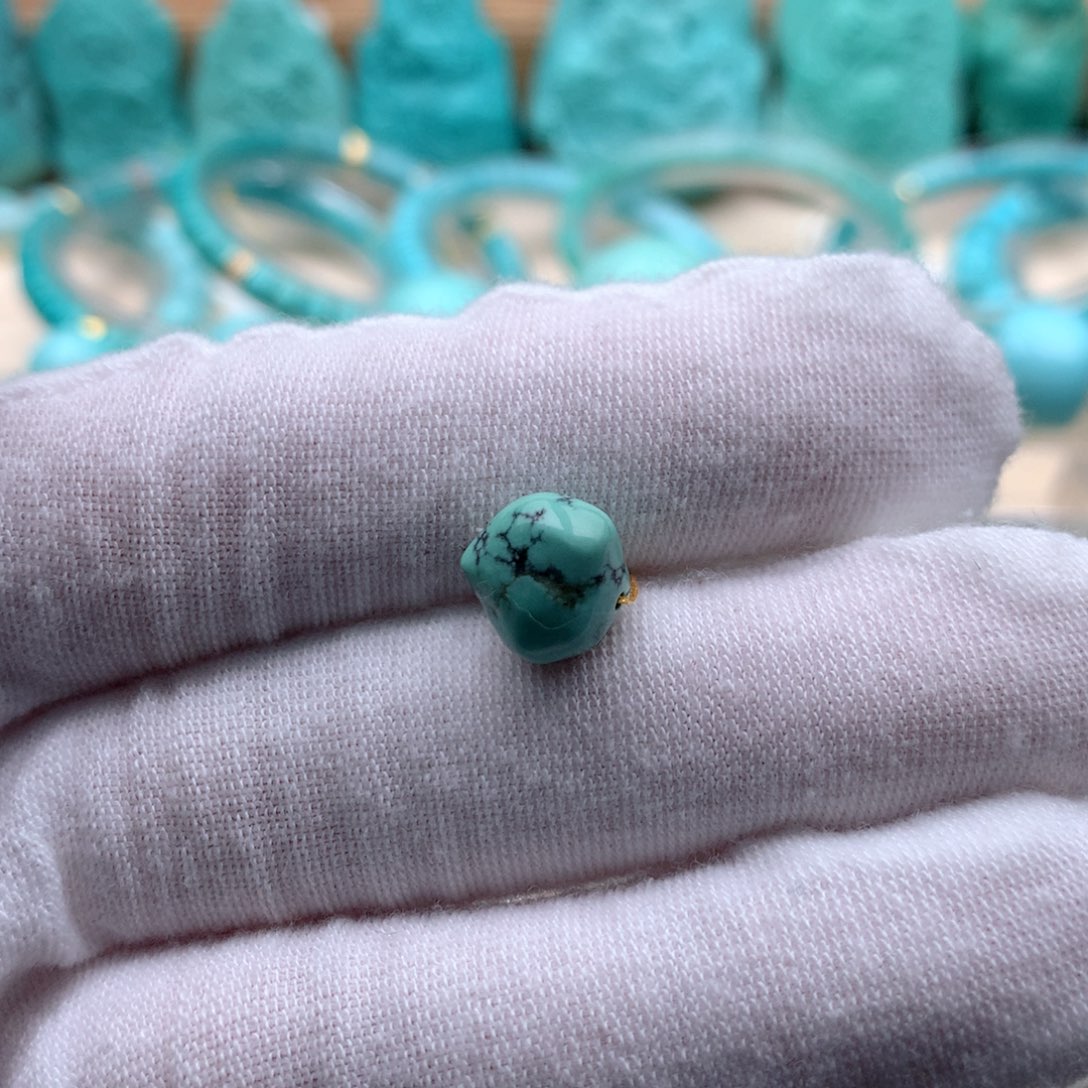 绿松石颈饰未镶嵌