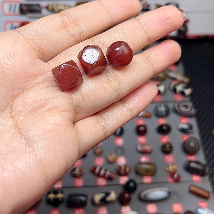 未镶嵌玛瑙/玉髓珠宝半成品乌**犟
