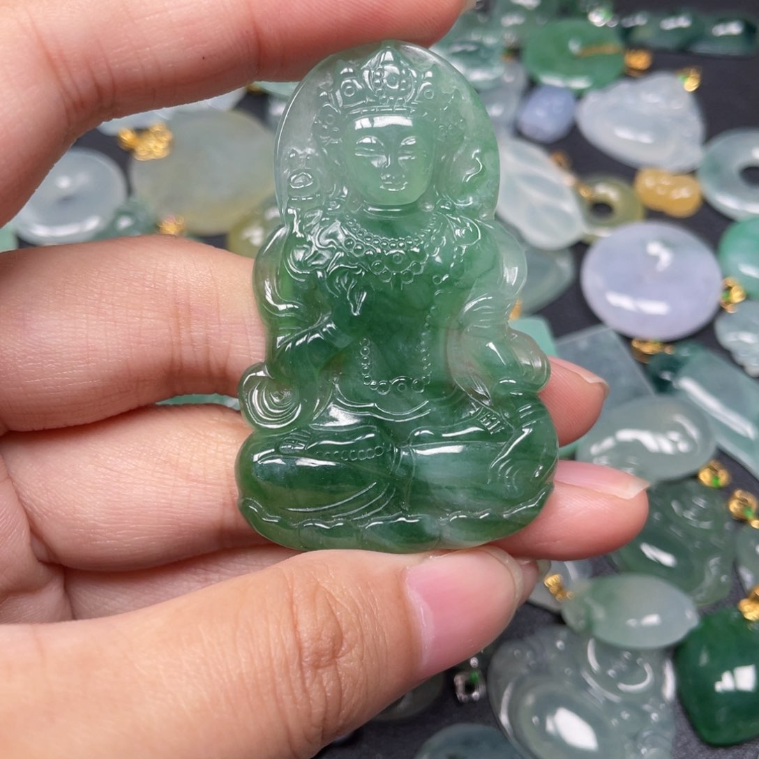 翡翠颈饰未镶嵌翡翠