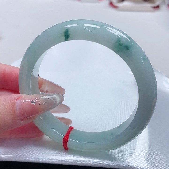 翡翠手镯未镶嵌缅甸