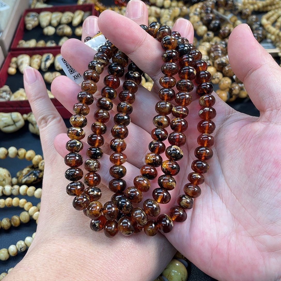 琥珀未镶嵌裸石9mm血底腊花