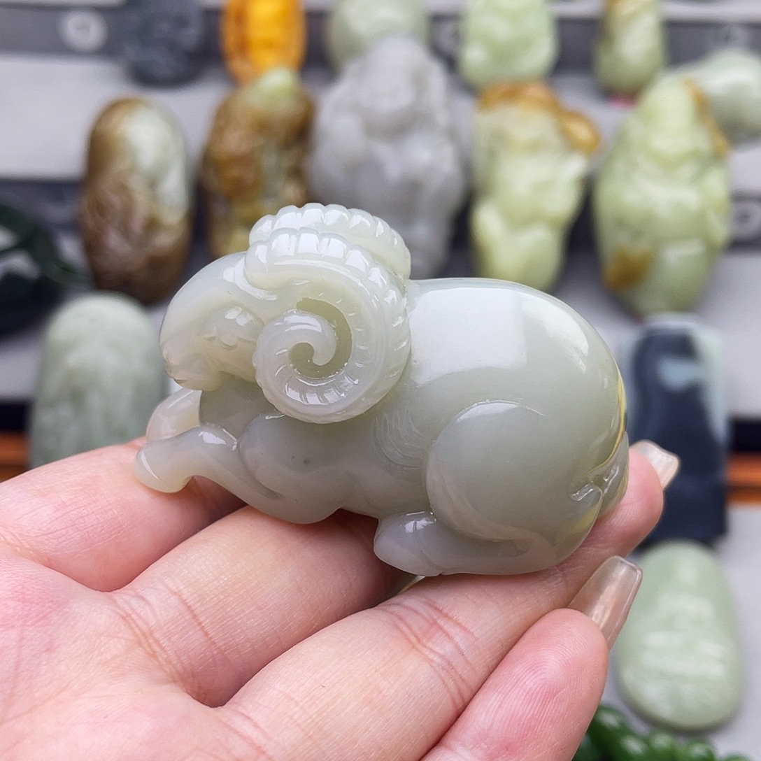 和田玉未镶嵌颈饰