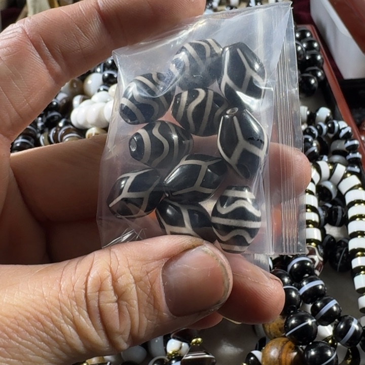 玛瑙/玉髓珠宝奇石未镶嵌1*7