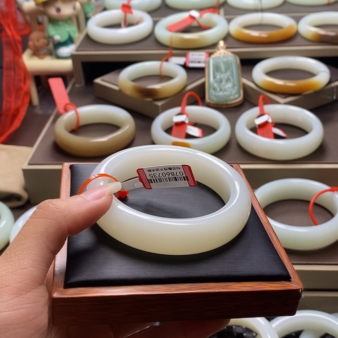 和田玉手镯未镶嵌露*晨