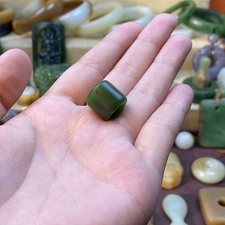 凤***儿和田玉未镶嵌颈饰