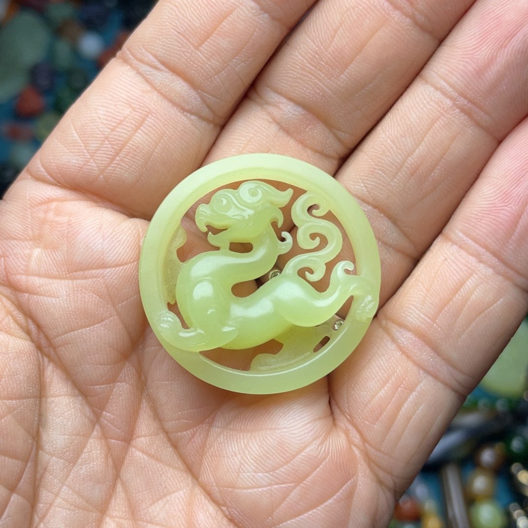 和田玉颈饰未镶嵌瓜*绅