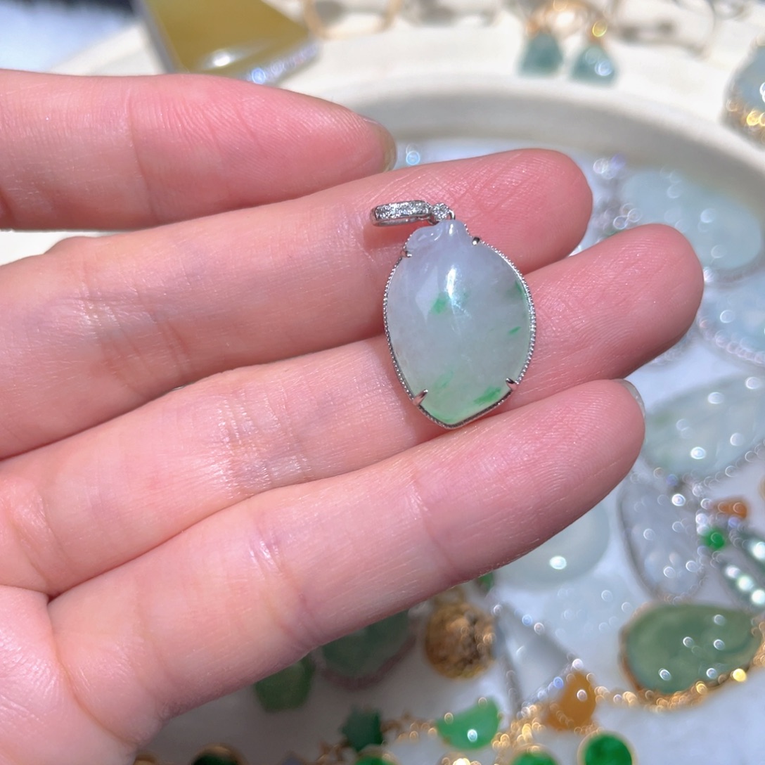 翡翠颈饰18K金镶嵌翡翠