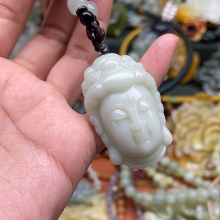 蛇纹石玉吊坠合金