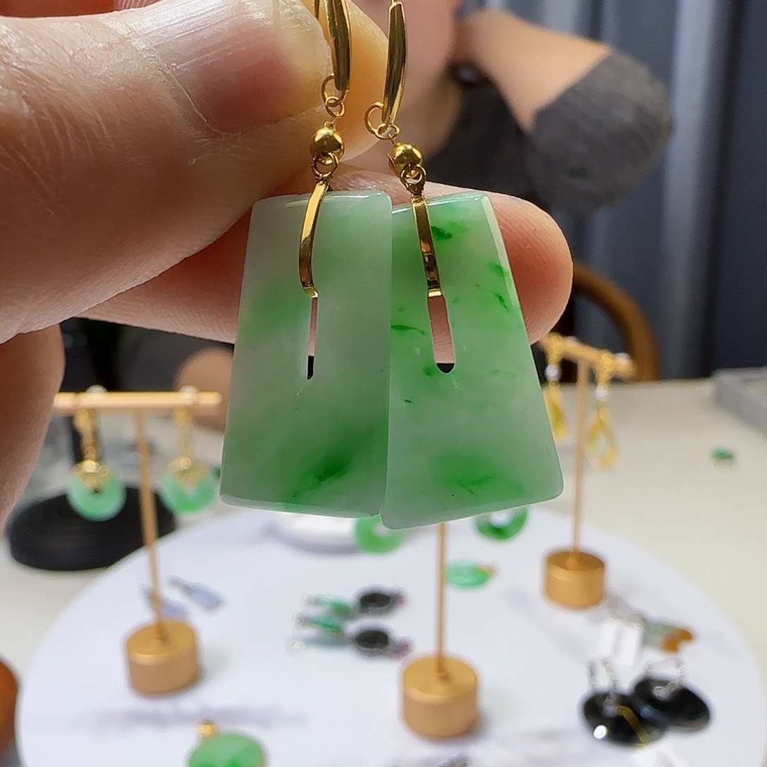 翡翠耳饰18K金镶嵌天然缅甸