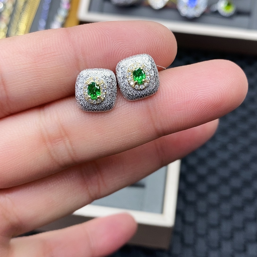 耳饰银S925镶嵌石榴石（沙弗莱）