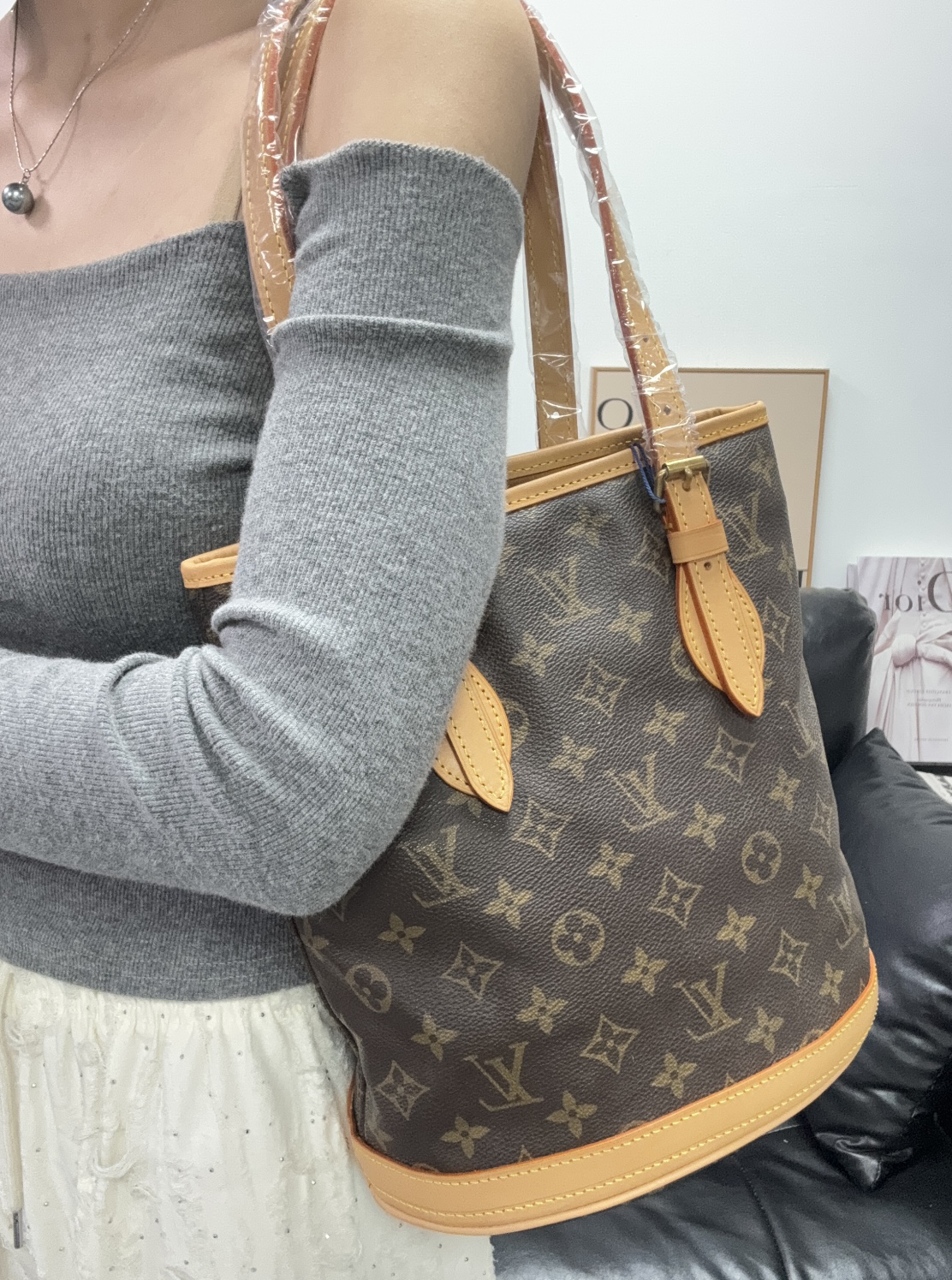 95新 LouisVuitton/路易威登 老花小水桶单肩包/秋境 03907