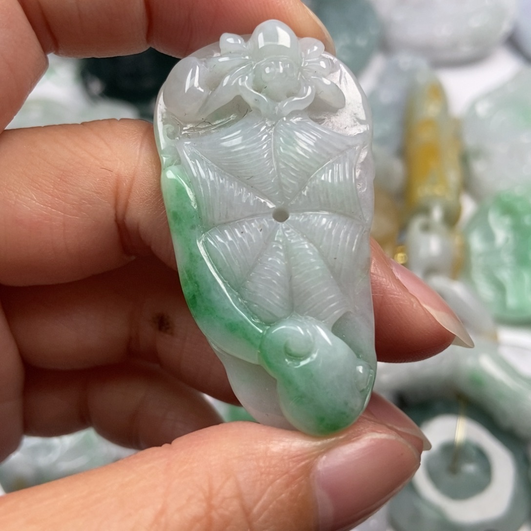 翡翠未镶嵌颈饰翡翠