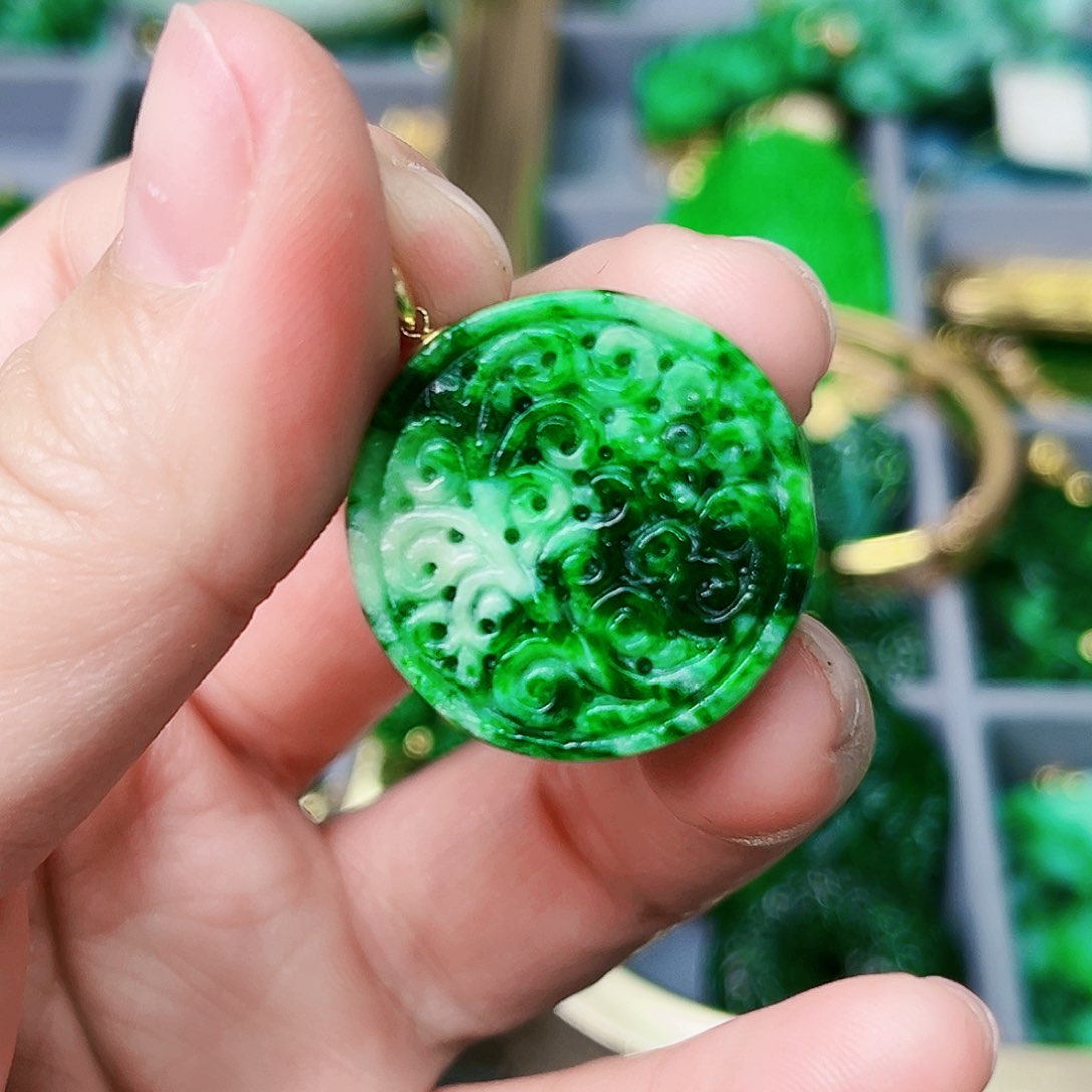 翡翠颈饰18K金镶嵌吊坠