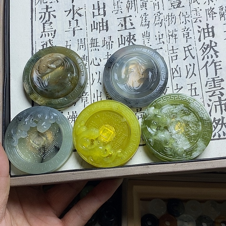 熊****蛇纹石玉合金颈饰