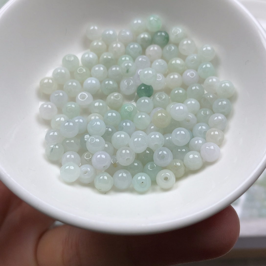 翡翠颈饰未镶嵌卡4➕。100颗。