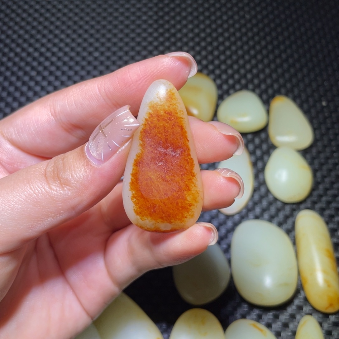 玉***器和田玉（糖玉）未镶嵌颈饰