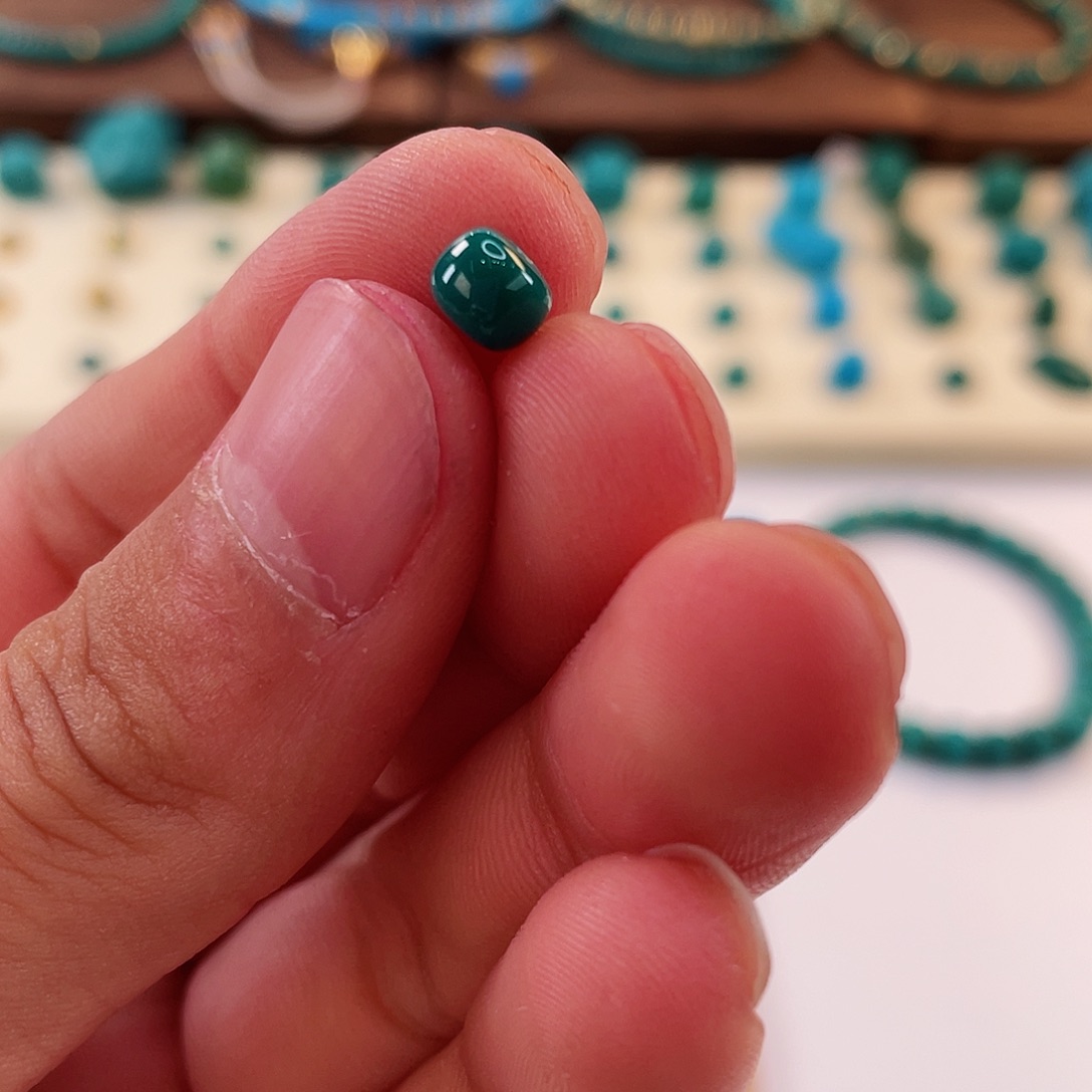 绿松石颈饰未镶嵌