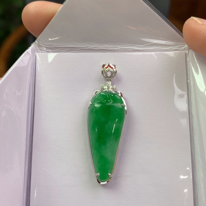 翡翠18K金镶嵌颈饰翡翠翡翠