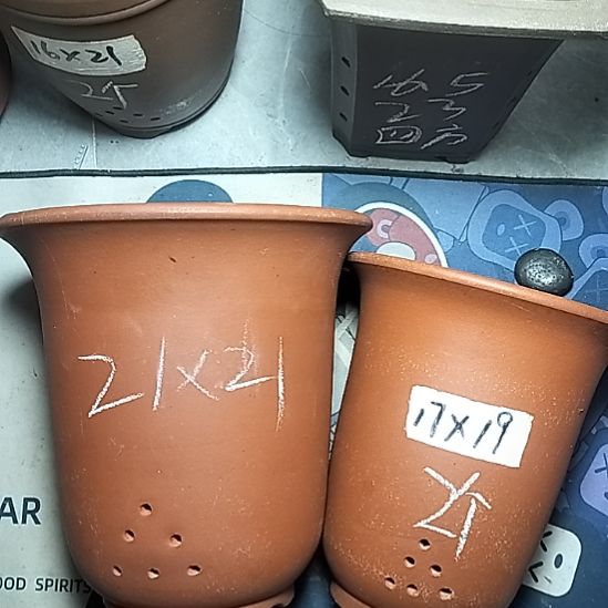 红泥金钟套盆一大一小