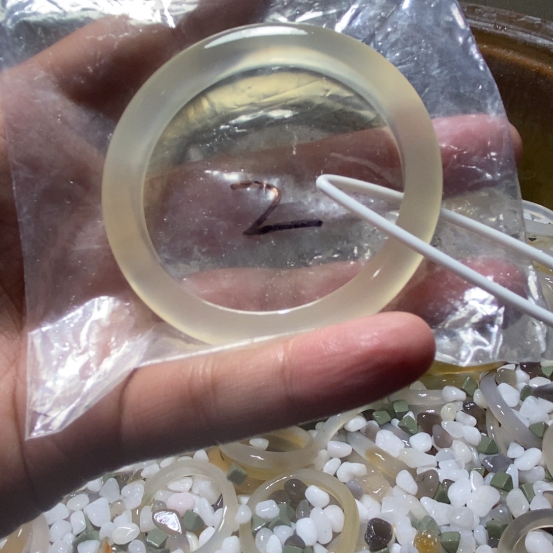 乳****玛瑙/玉髓未镶嵌手镯2号