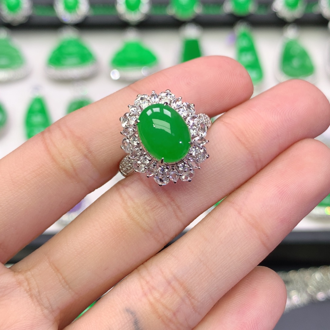 翡翠18K金镶嵌戒指