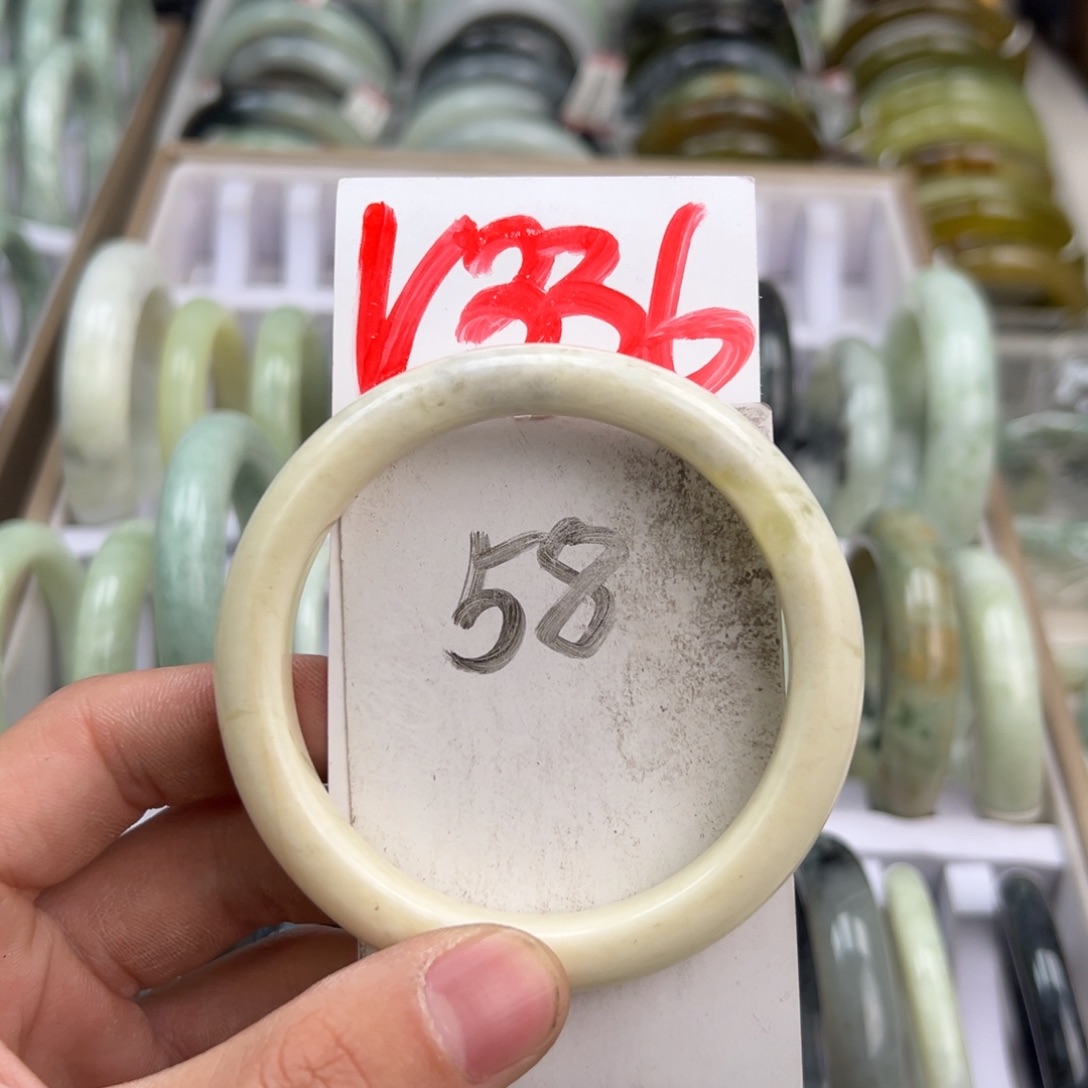 岫玉手镯未镶嵌天然岫玉