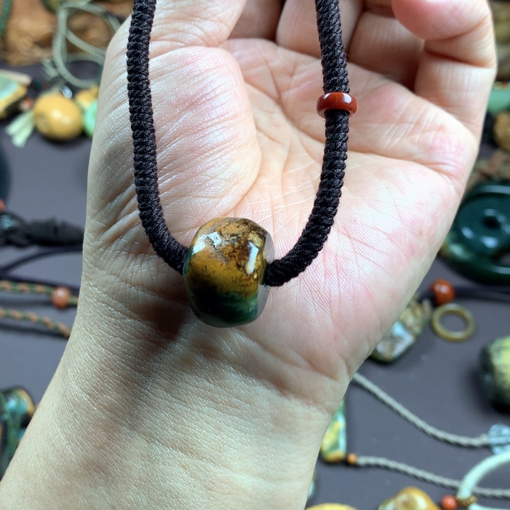 吊坠(赠链)未镶嵌岫岩河磨玉（透闪石质玉）魏***魏