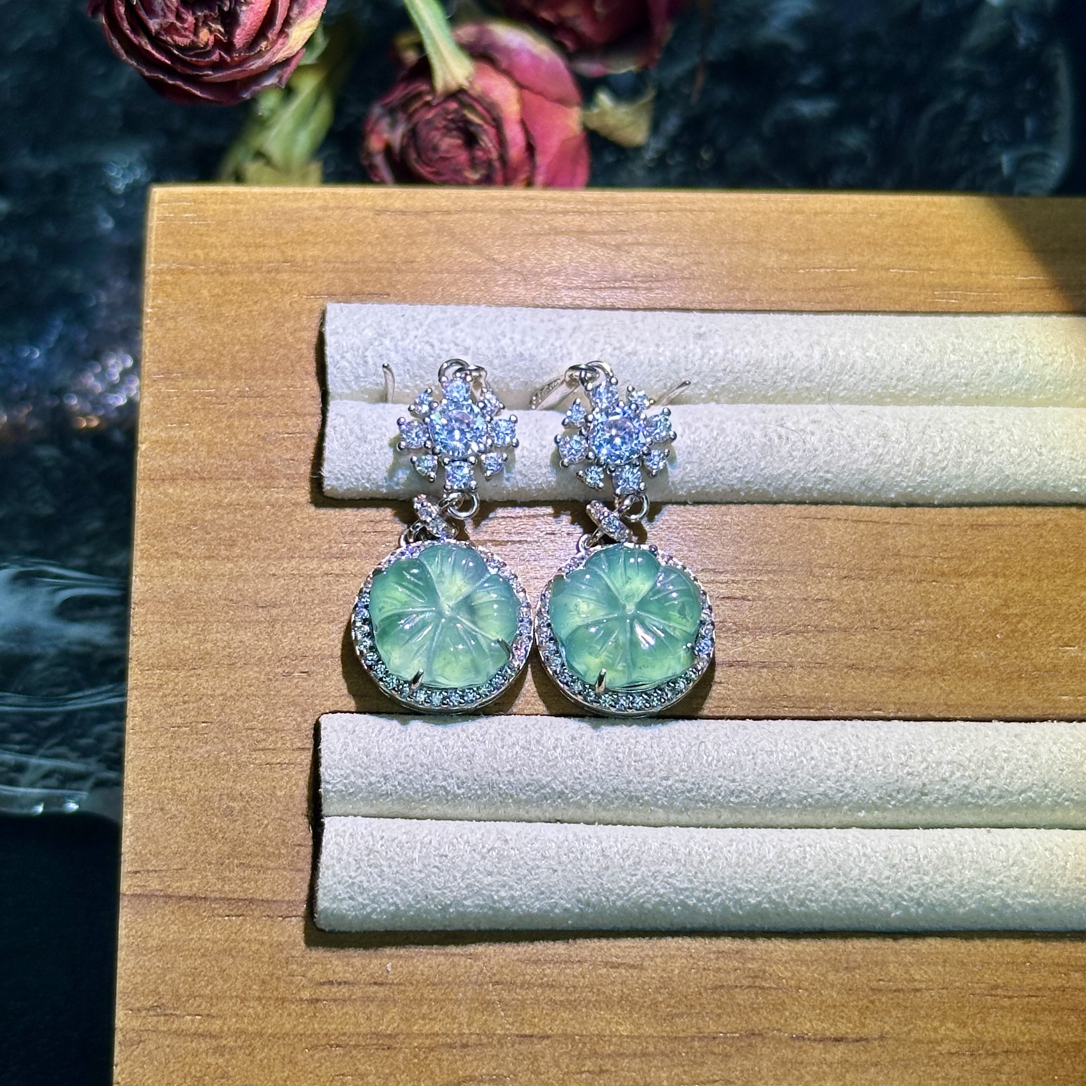 S925银冰蓝底花花耳饰天然翡翠