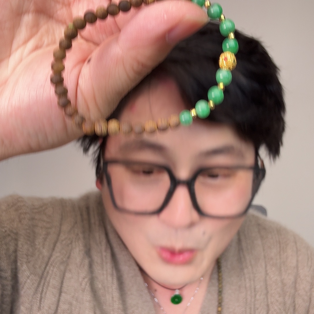 翡翠18K金镶嵌颈饰一件