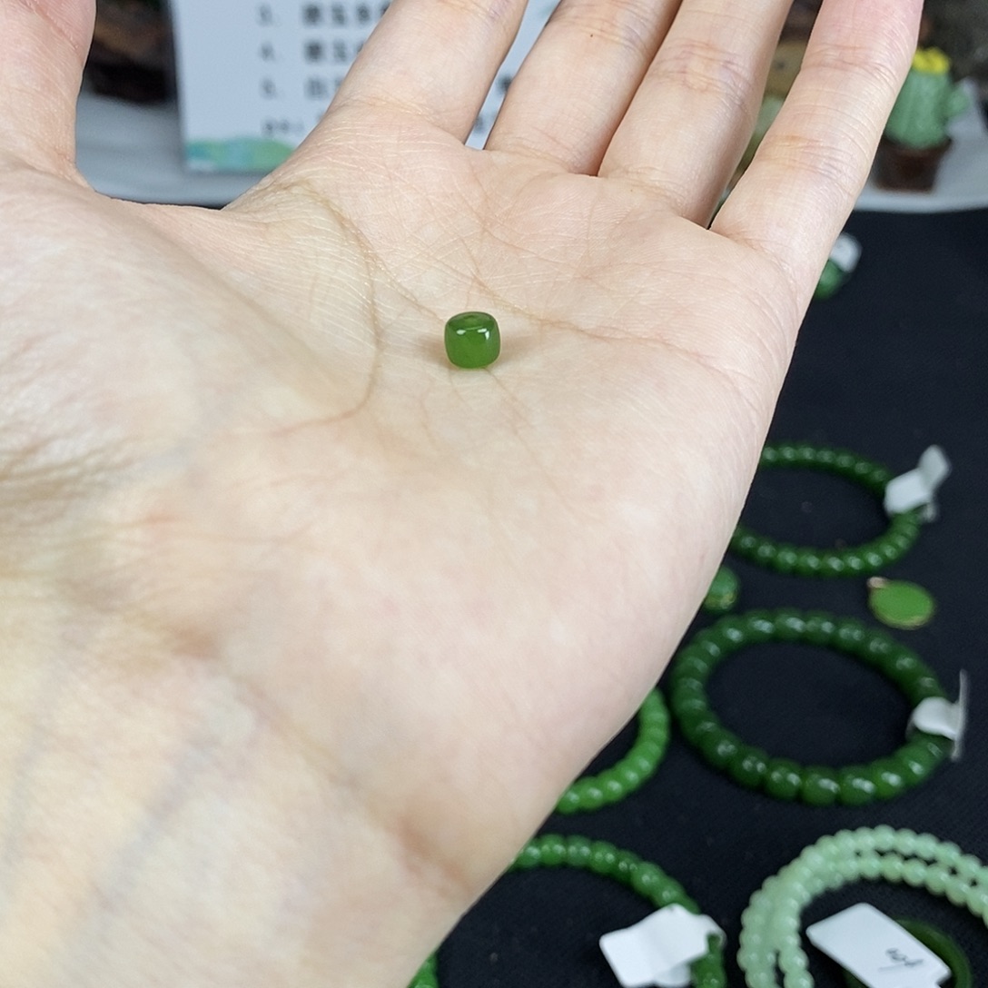 一***子和田玉未镶嵌颈饰