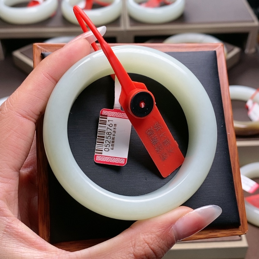 【闪购商品】和田玉手镯未镶嵌