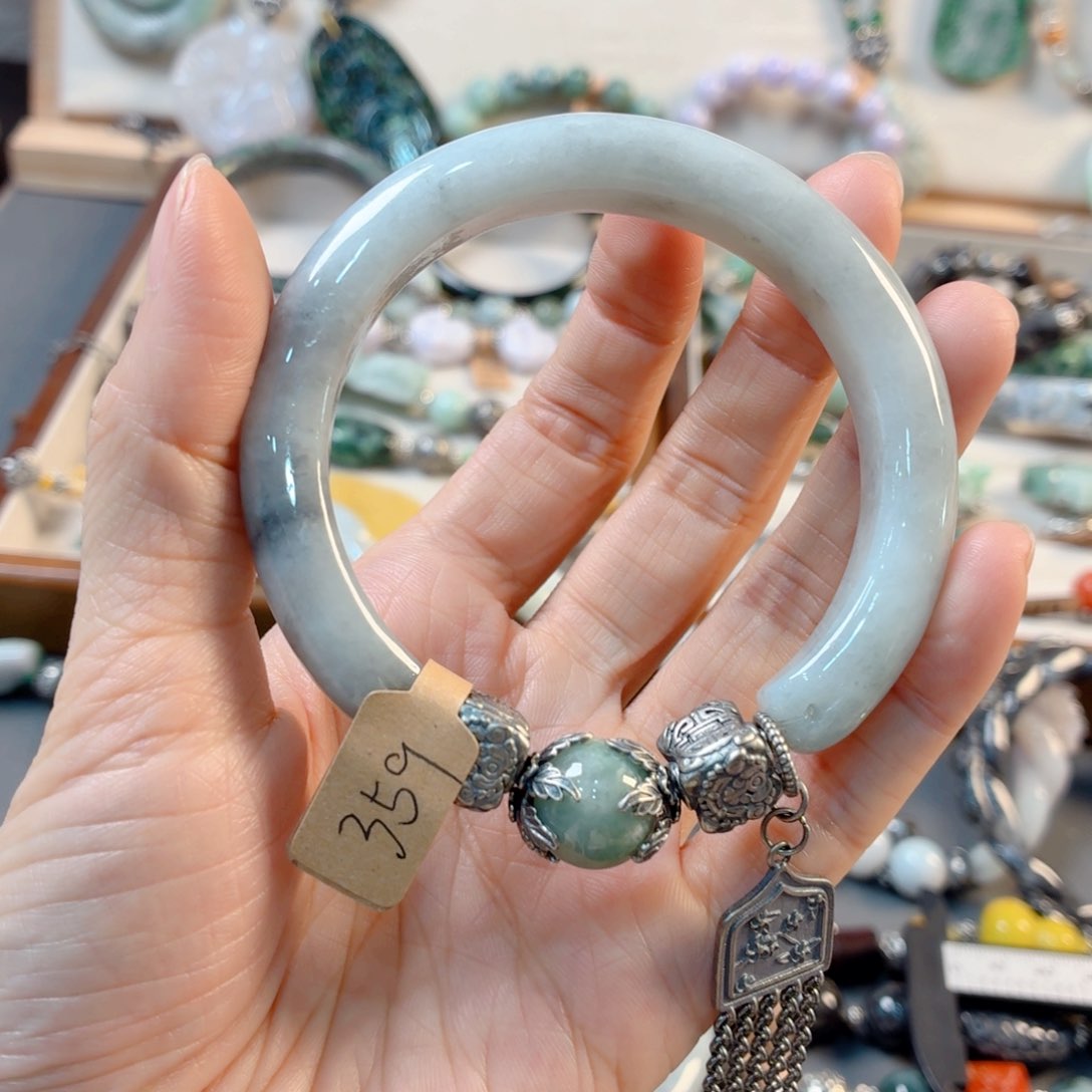 妖***妖翡翠未镶嵌颈饰手串