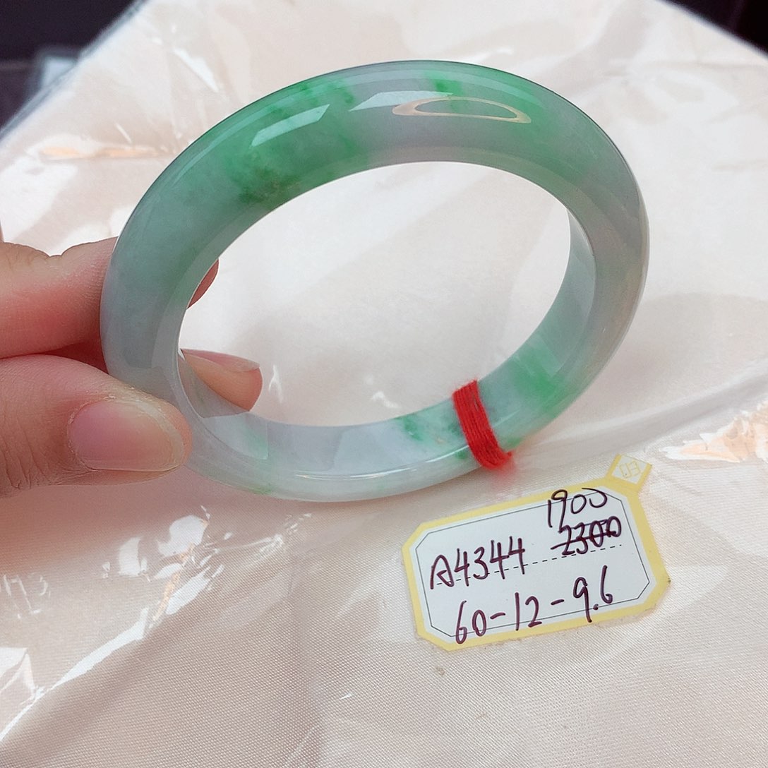 翡翠未镶嵌手镯缅甸翡翠