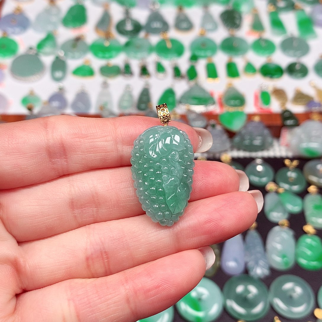 翡翠颈饰18K金镶嵌天然翡翠A货