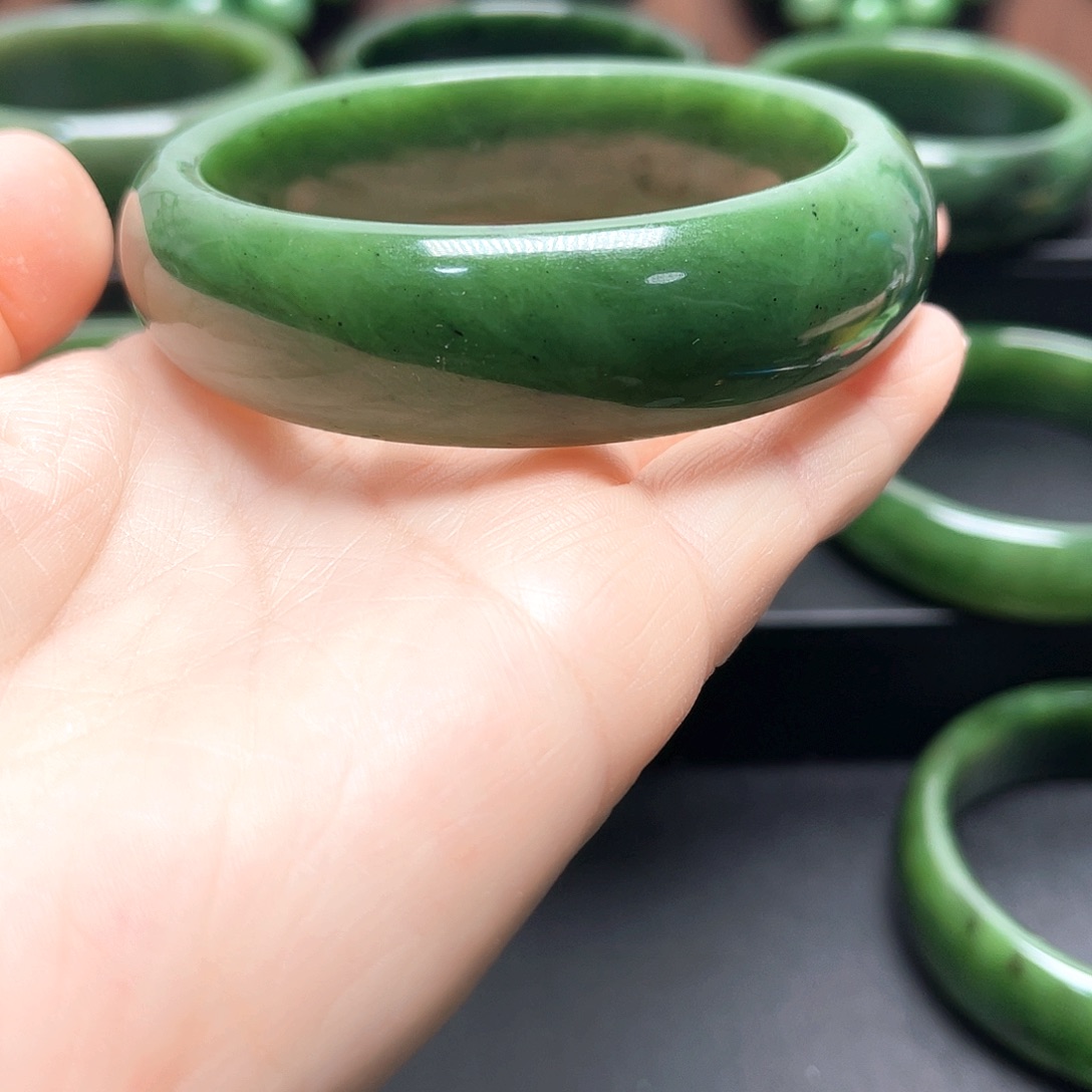 和田玉（碧玉）未镶嵌手镯