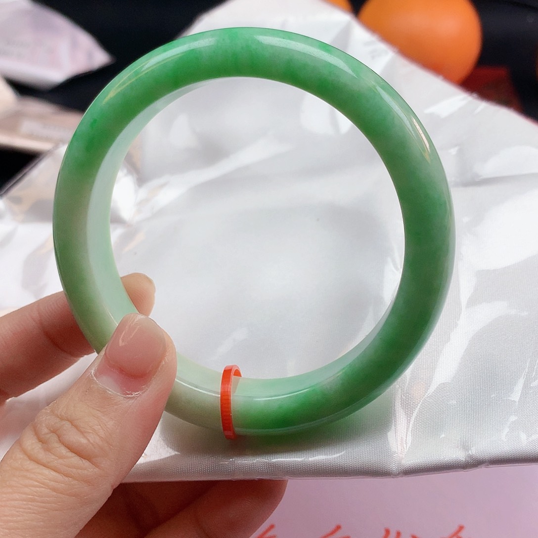 翡翠手镯未镶嵌60圈0589