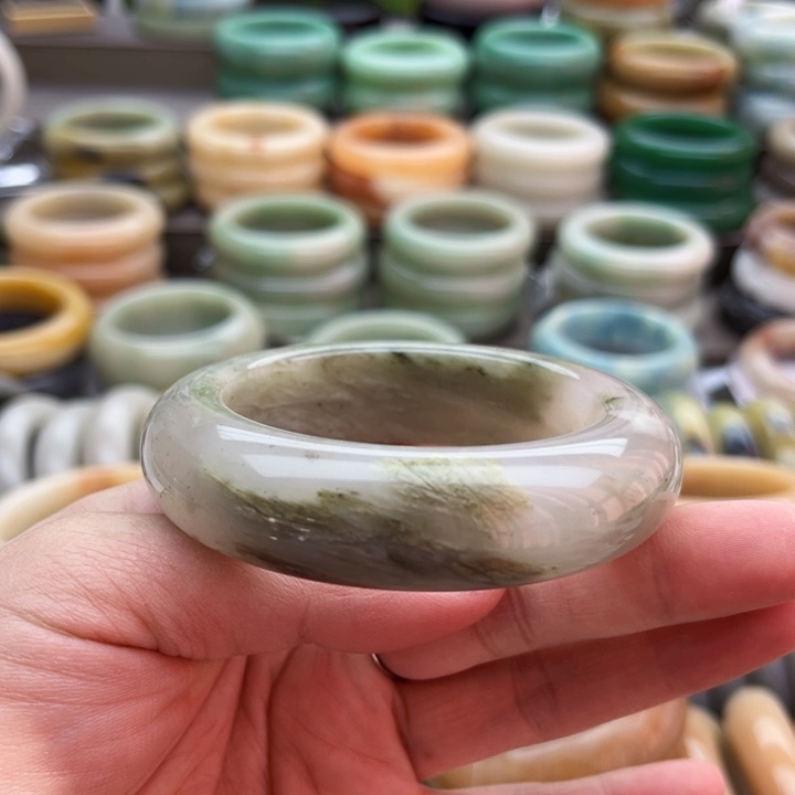 石英质玉手镯未镶嵌