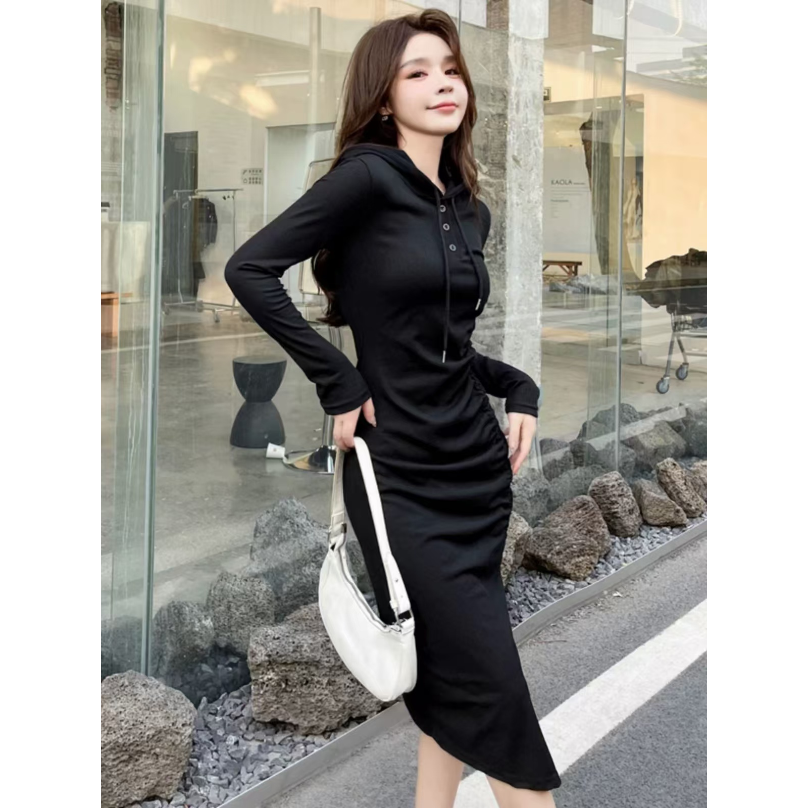 1031 秋装新款长袖连衣裙连帽设计感褶皱开叉收腰显瘦包臀裙