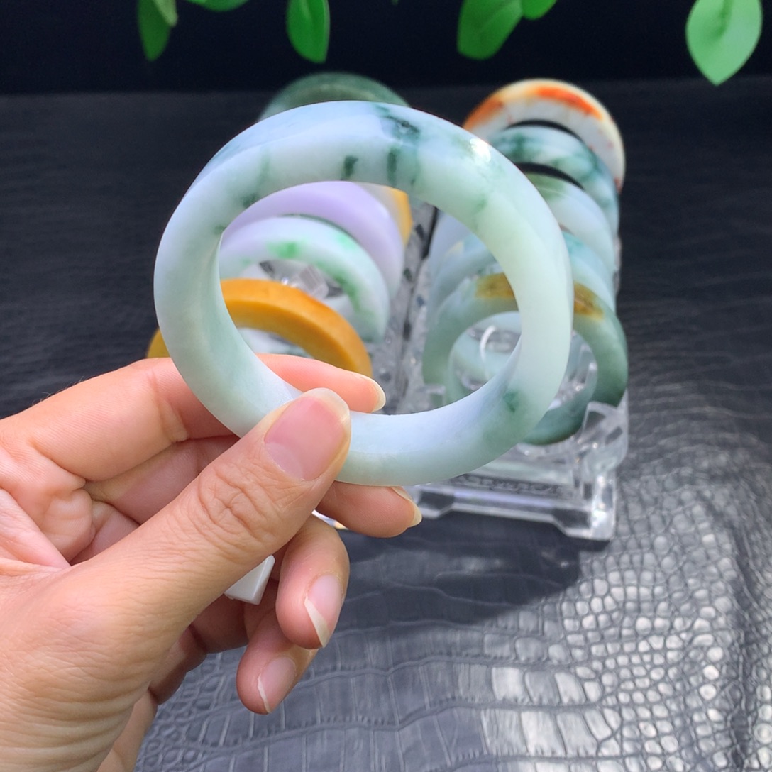 定制翡翠未镶嵌手镯