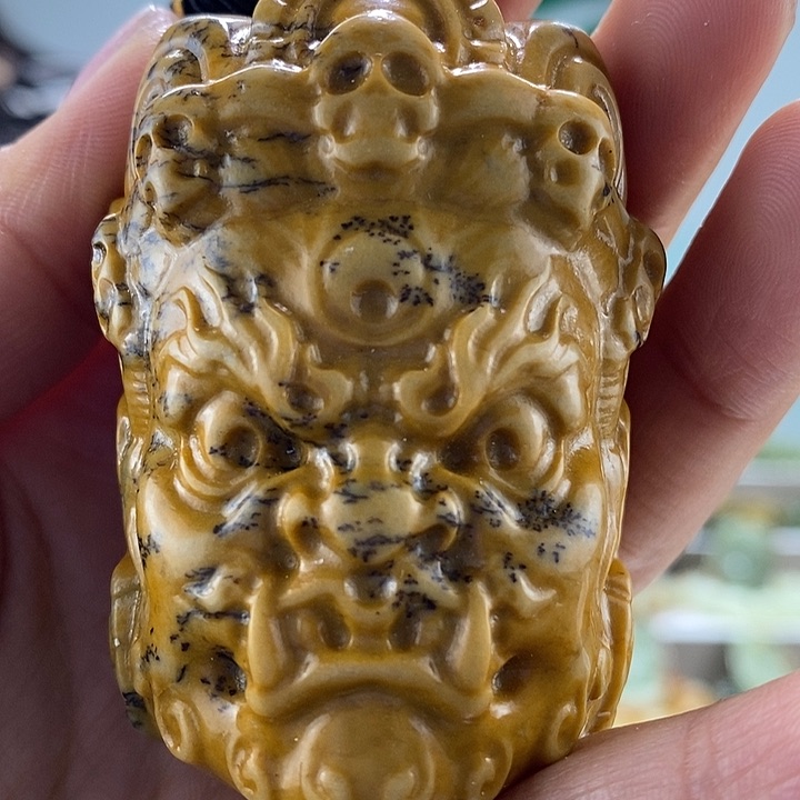 透闪石质玉把件未镶嵌有瑕