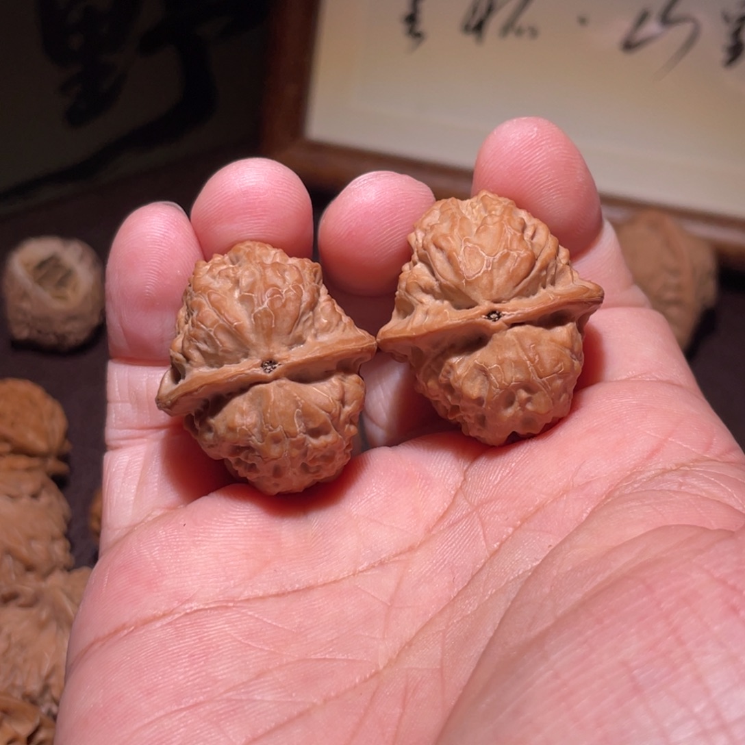 火***的文玩核桃野生鸡心