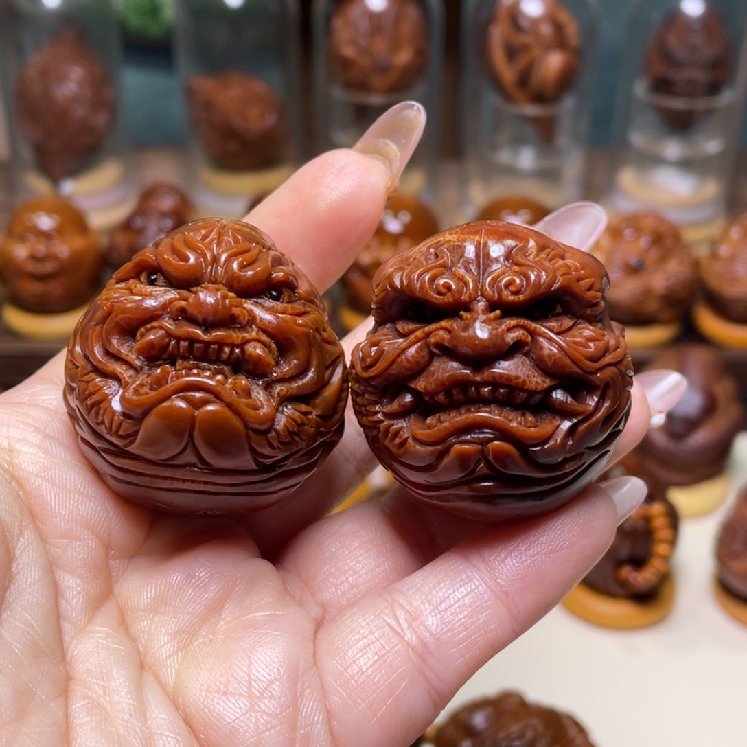 橄榄核吊坠辰**爷玉华龙虎恶僧一对