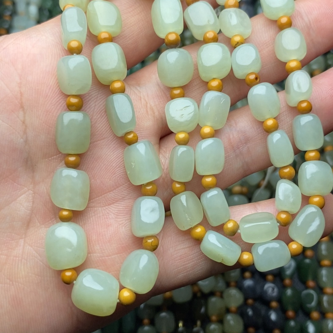 和田玉颈饰未镶嵌